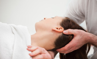 Massage manuel du cou